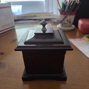 Bombay Company Mahogany Musical Ring Jewel Box